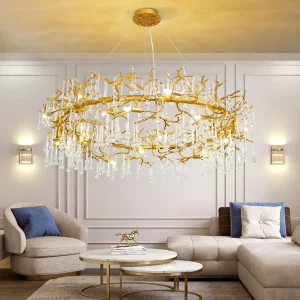 Lustre suspendu en métal doré et verre transparent design moderne sculptural salle à manger salon éclairage chaleureux lumière diffuse effet scintillant décoration luxueuse