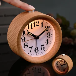 Horloge en bois naturel avec lumière intégrée style moderne minimaliste table de chevet chambre éclairage nocturne silencieux artisanal design scandinave Horloge en bois naturel avec lumière intégrée style moderne minimaliste table de chevet chambre éclairage nocturne silencieux artisanal design scandinave