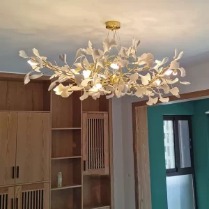 Lustre moderne design nordique feuilles blanches et structure dorée éclairage intérieur salon salle à manger suspension artistique élégant