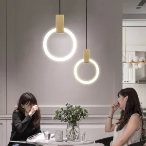 Suspension LED en métal doré design moderne minimaliste éclairage intérieur chaleureux salle à manger salon cage d’escalier élégance économique durabilité Suspension LED en métal doré design moderne minimaliste éclairage intérieur chaleureux salle à manger salon cage d’escalier élégance économique durabilité